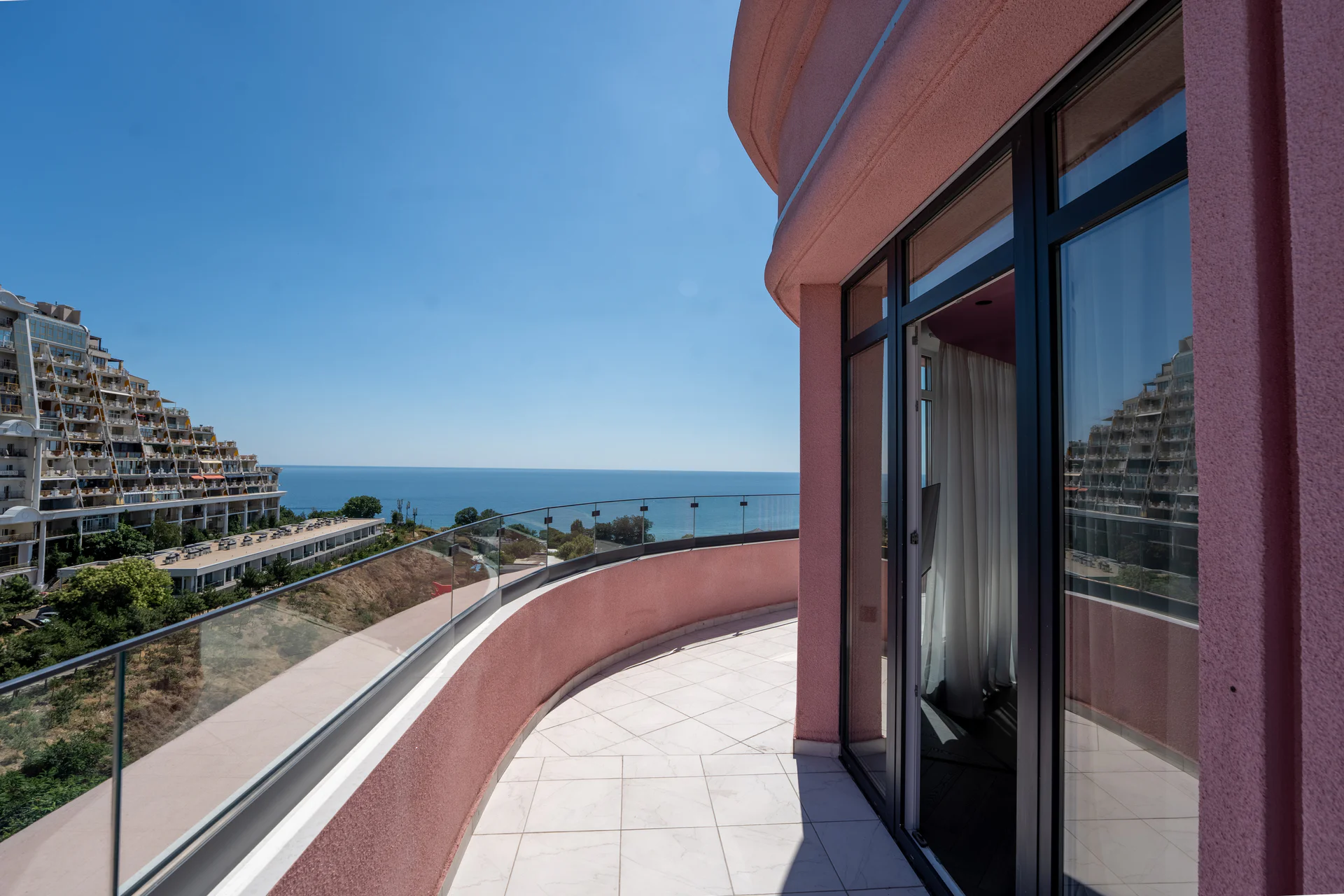 Hdr jpg - Penthouse Collection “Pink Panther”